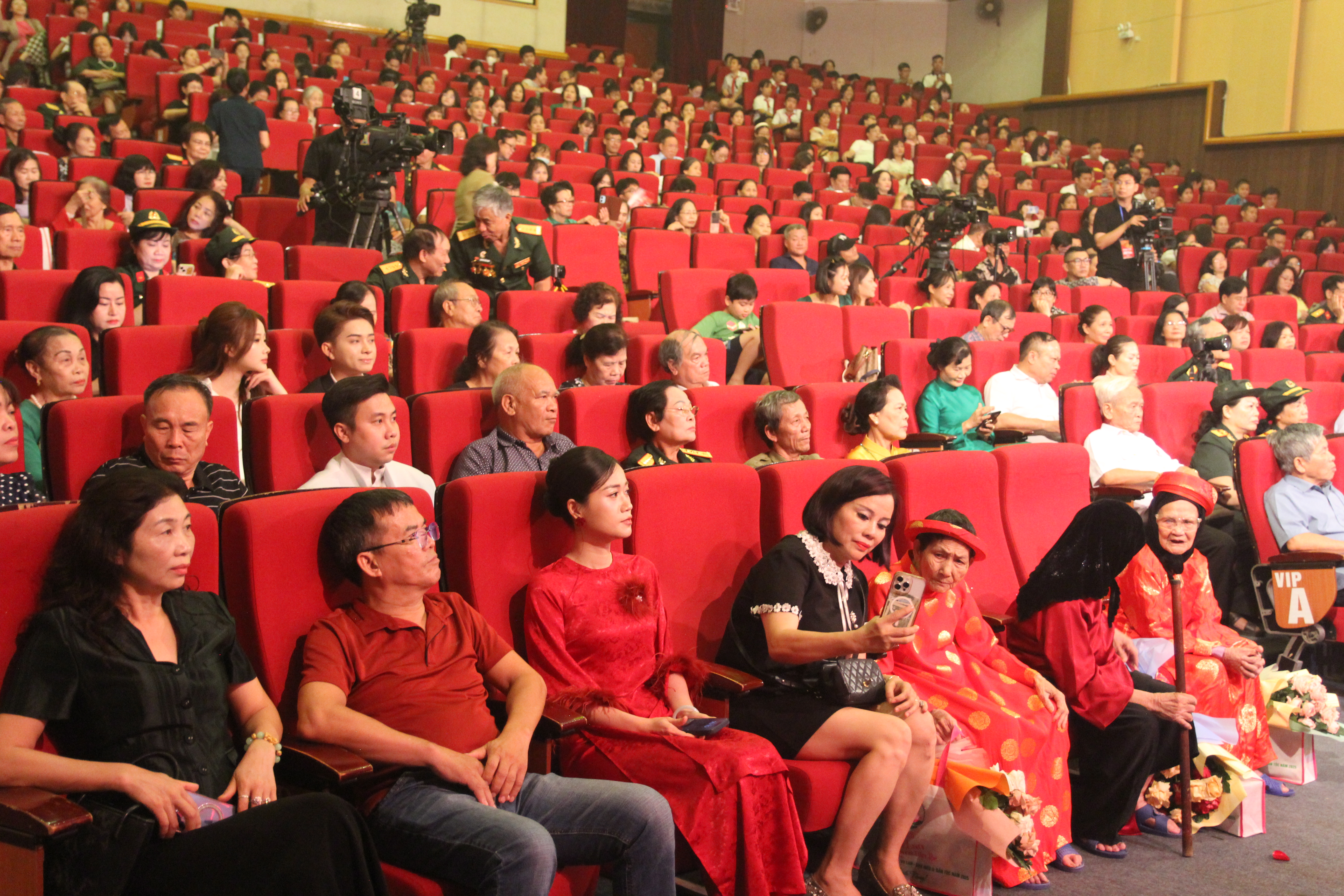 ẢNH CHƯƠN - SỐNG MÃI VỚI NON SÔNG - NĂM 2025