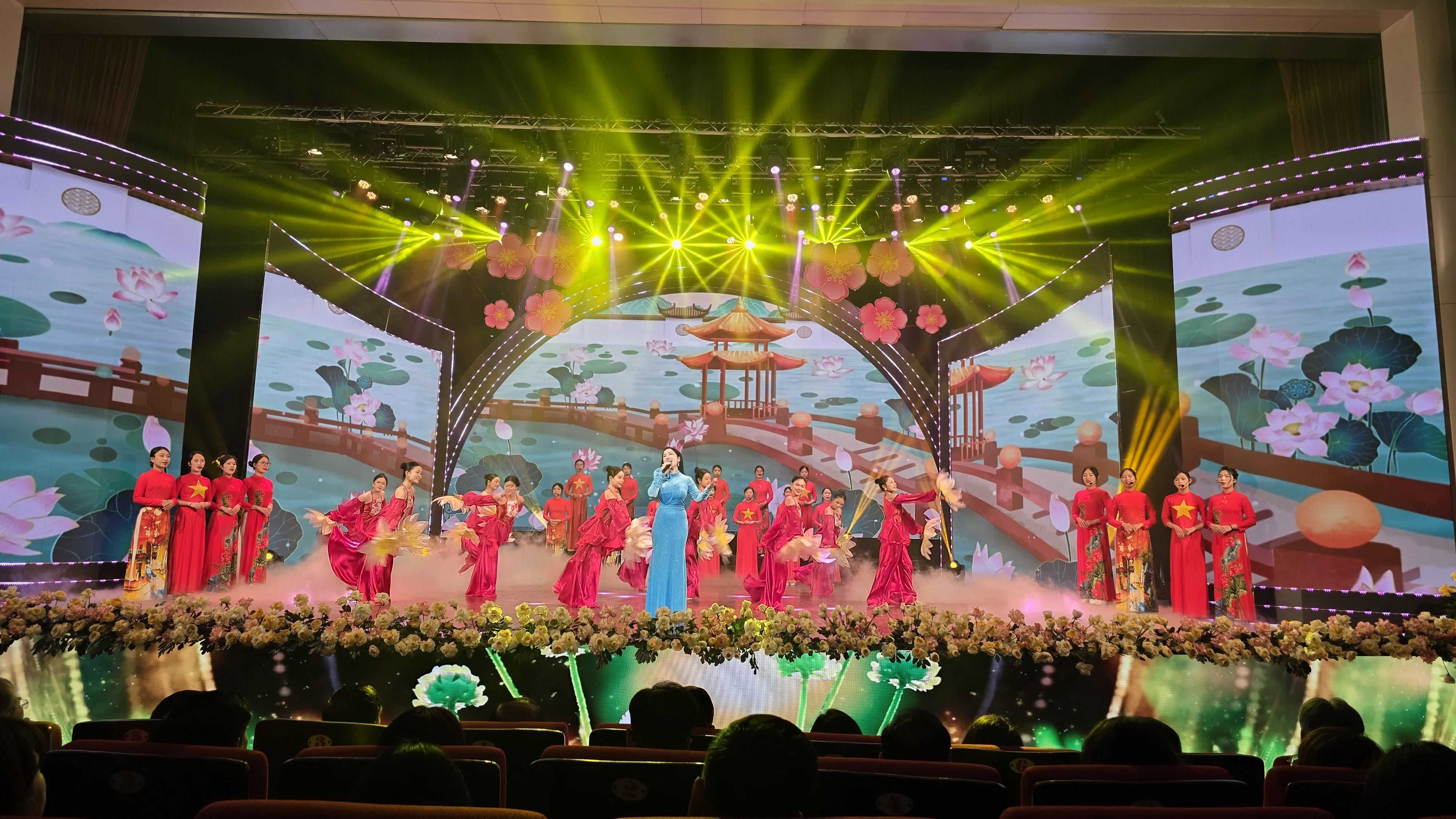 ẢNH CHƯƠNG TRÌNH - Chương trình giao lưu nghệ thuật " Xuân về bản em " năm 2026 -  Truyền hình trực tiếp - Trao quà đợt 3