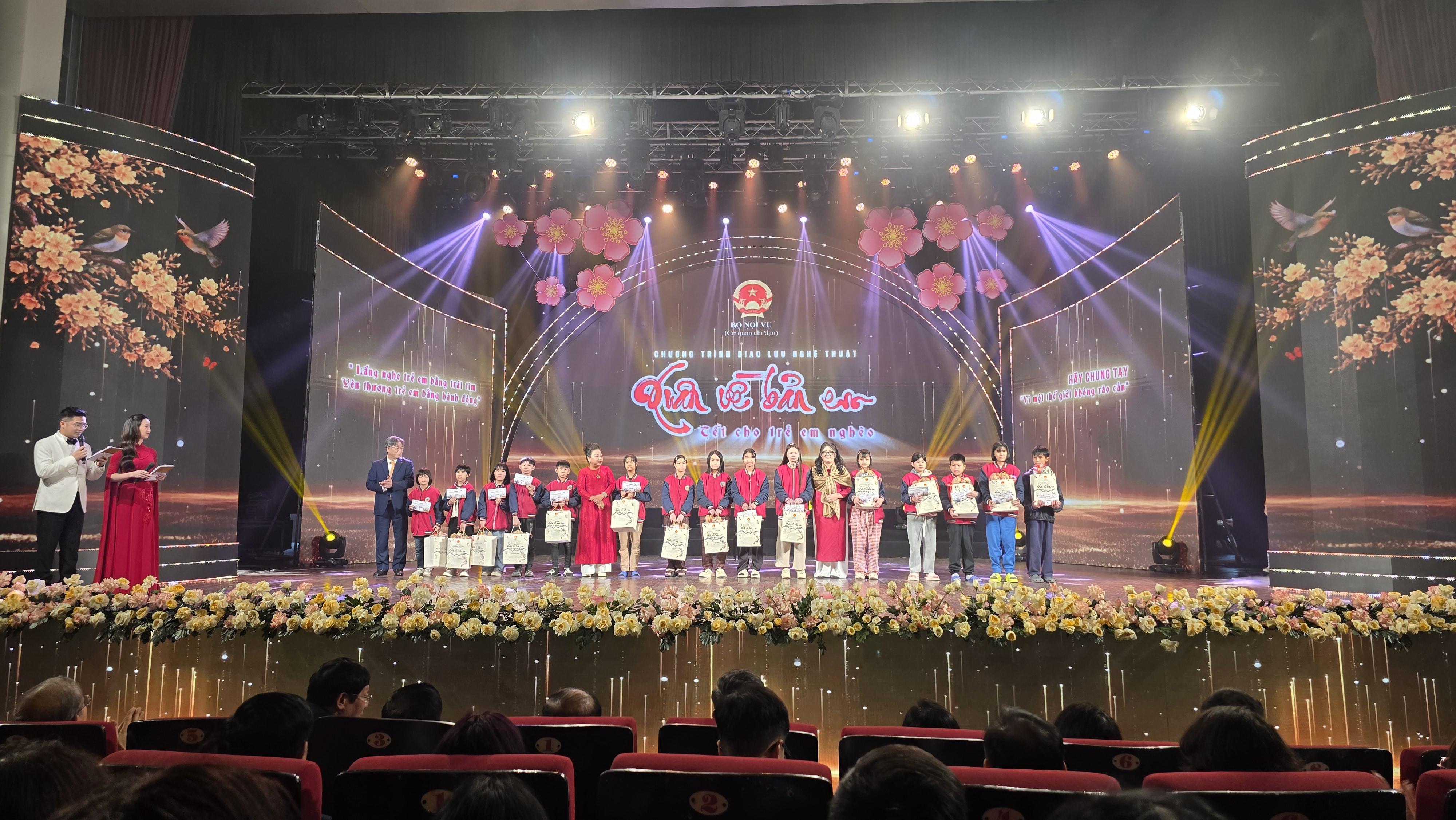 ẢNH CHƯƠNG TRÌNH - Chương trình giao lưu nghệ thuật " Xuân về bản em " năm 2026 -  Truyền hình trực tiếp - Trao quà đợt 3