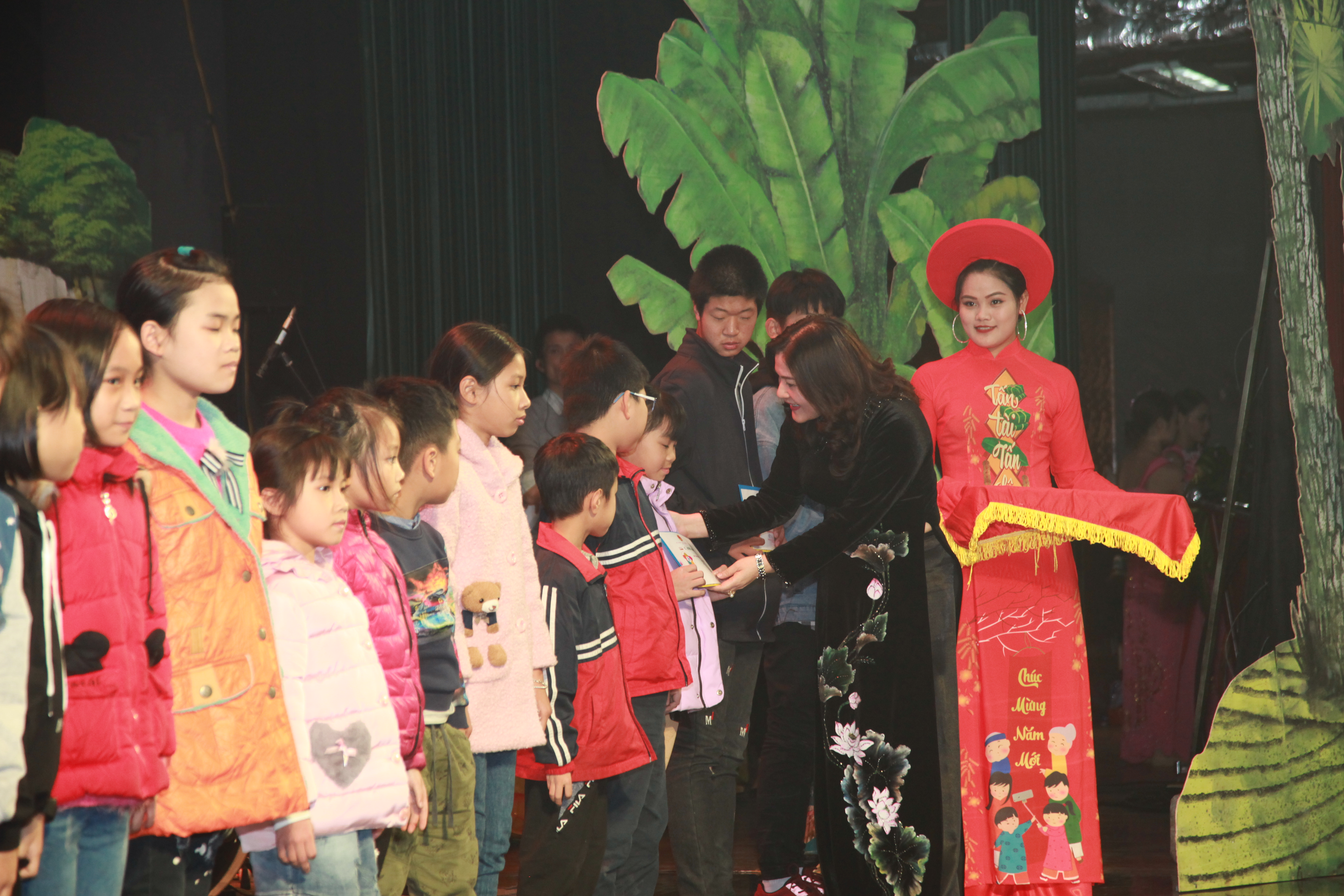 ẢNH CHƯƠNG TRÌNH - KẾT NỐI NHỮNG VÒNG TAY - NĂM 2013