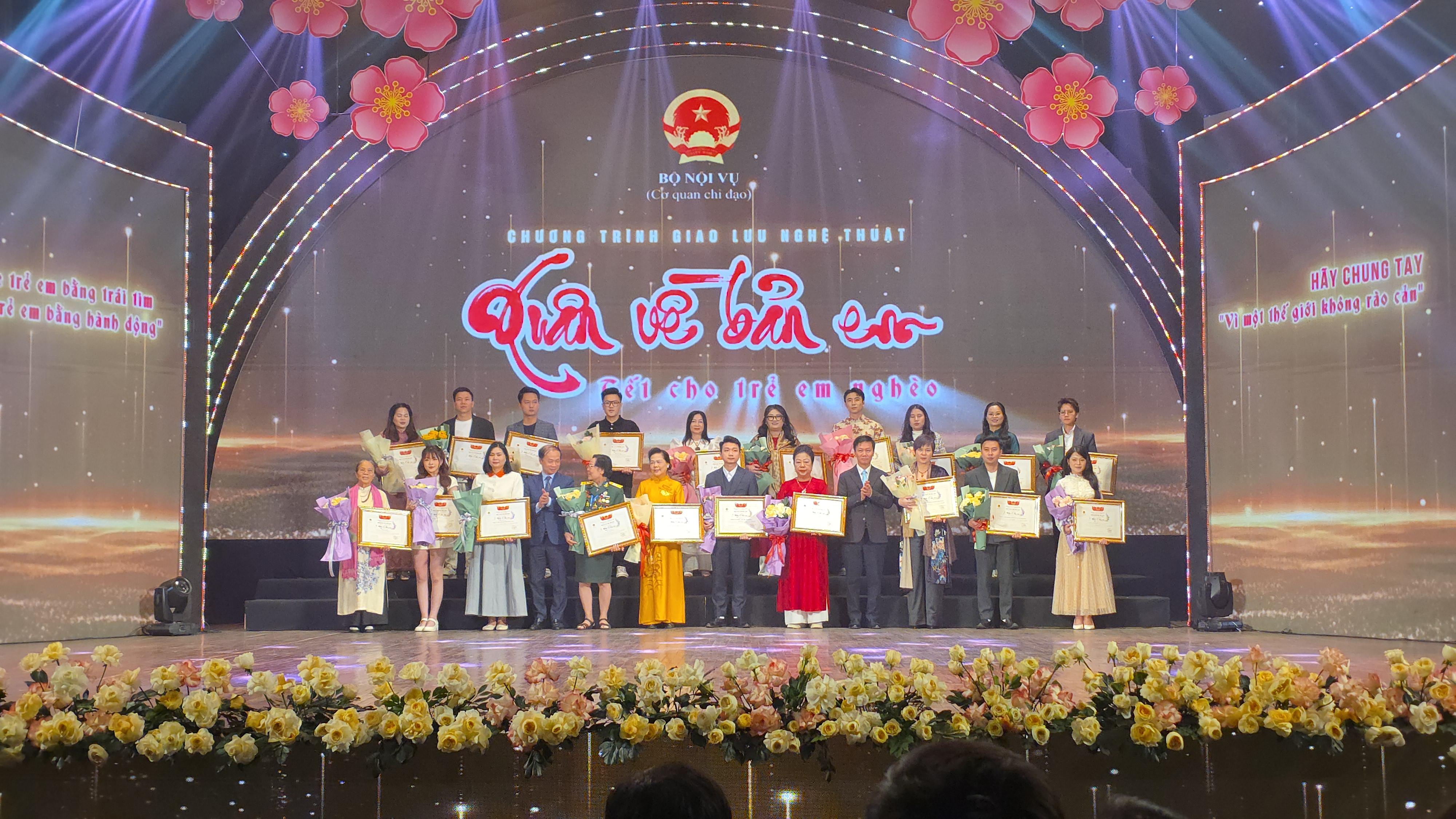 ẢNH CHƯƠNG TRÌNH - Chương trình giao lưu nghệ thuật " Xuân về bản em " năm 2026 -  Truyền hình trực tiếp - Trao quà đợt 3