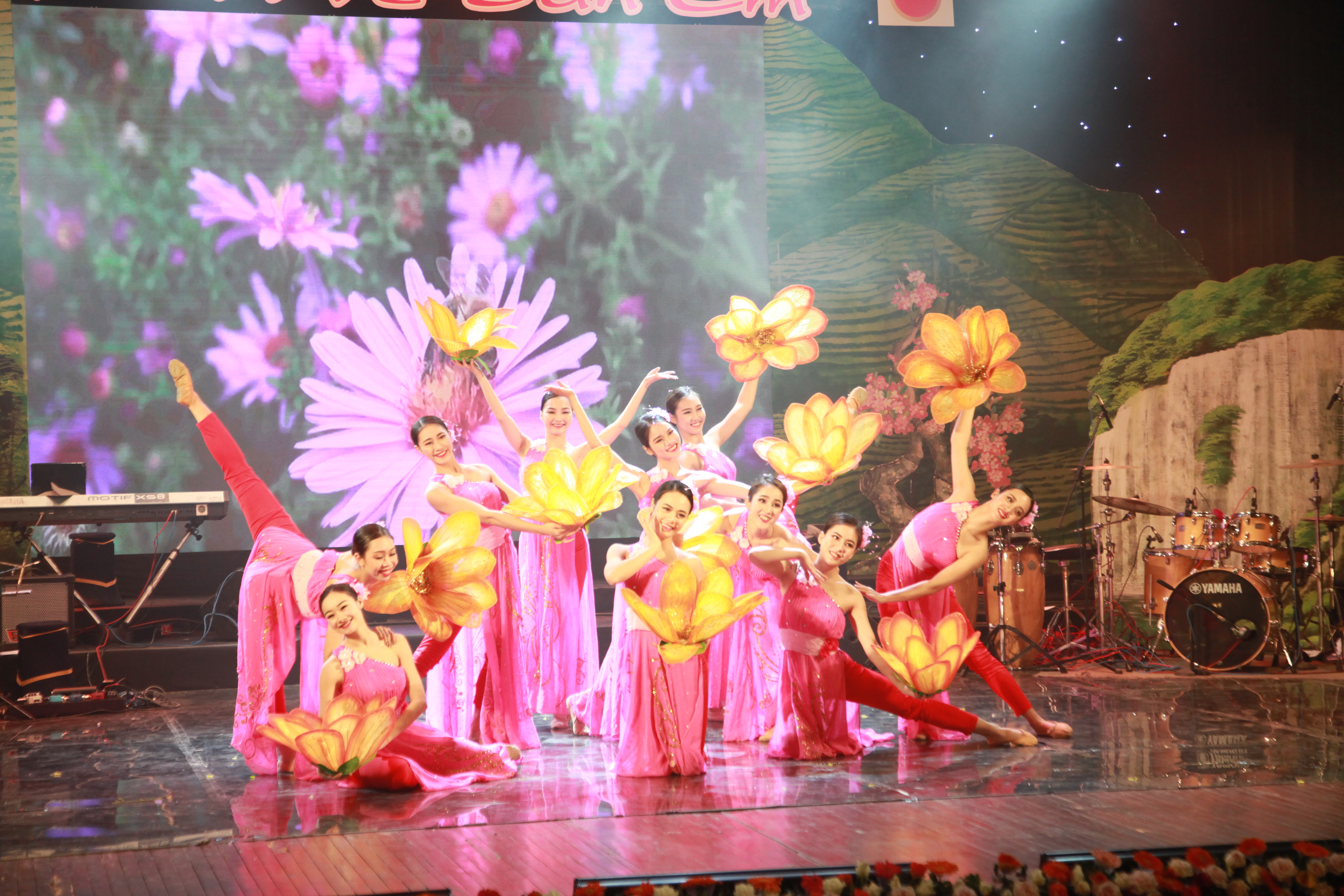 ẢNH CHƯƠNG TRÌNH - KẾT NỐI NHỮNG VÒNG TAY - NĂM 2013