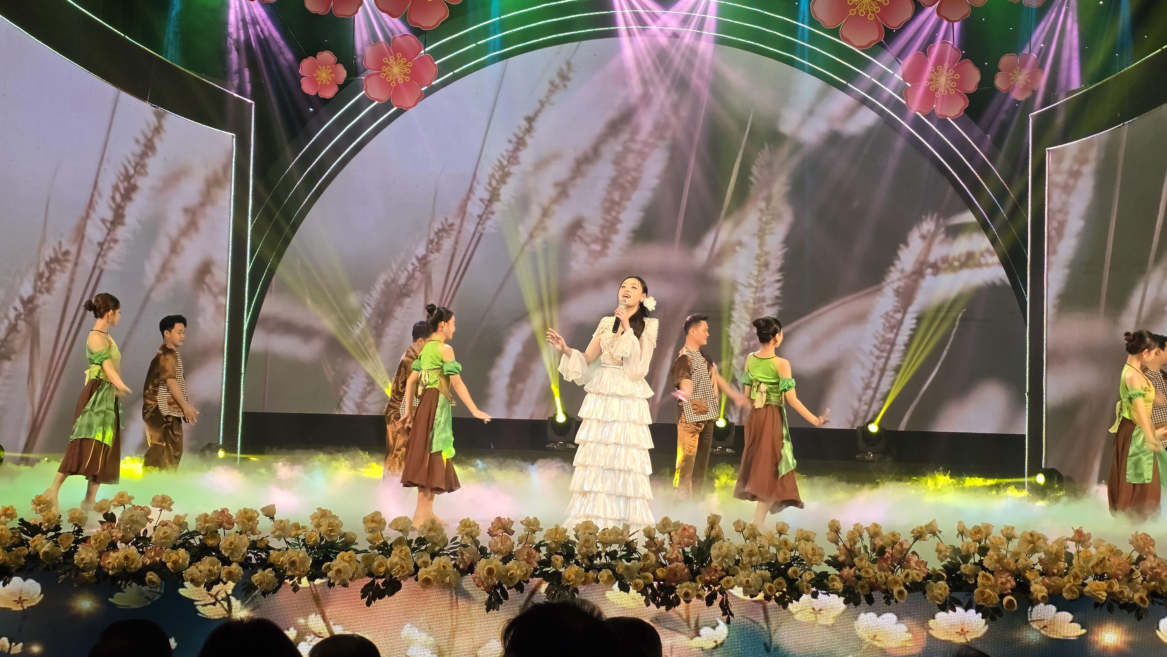 ẢNH CHƯƠNG TRÌNH - Chương trình giao lưu nghệ thuật " Xuân về bản em " năm 2026 -  Truyền hình trực tiếp - Trao quà đợt 3