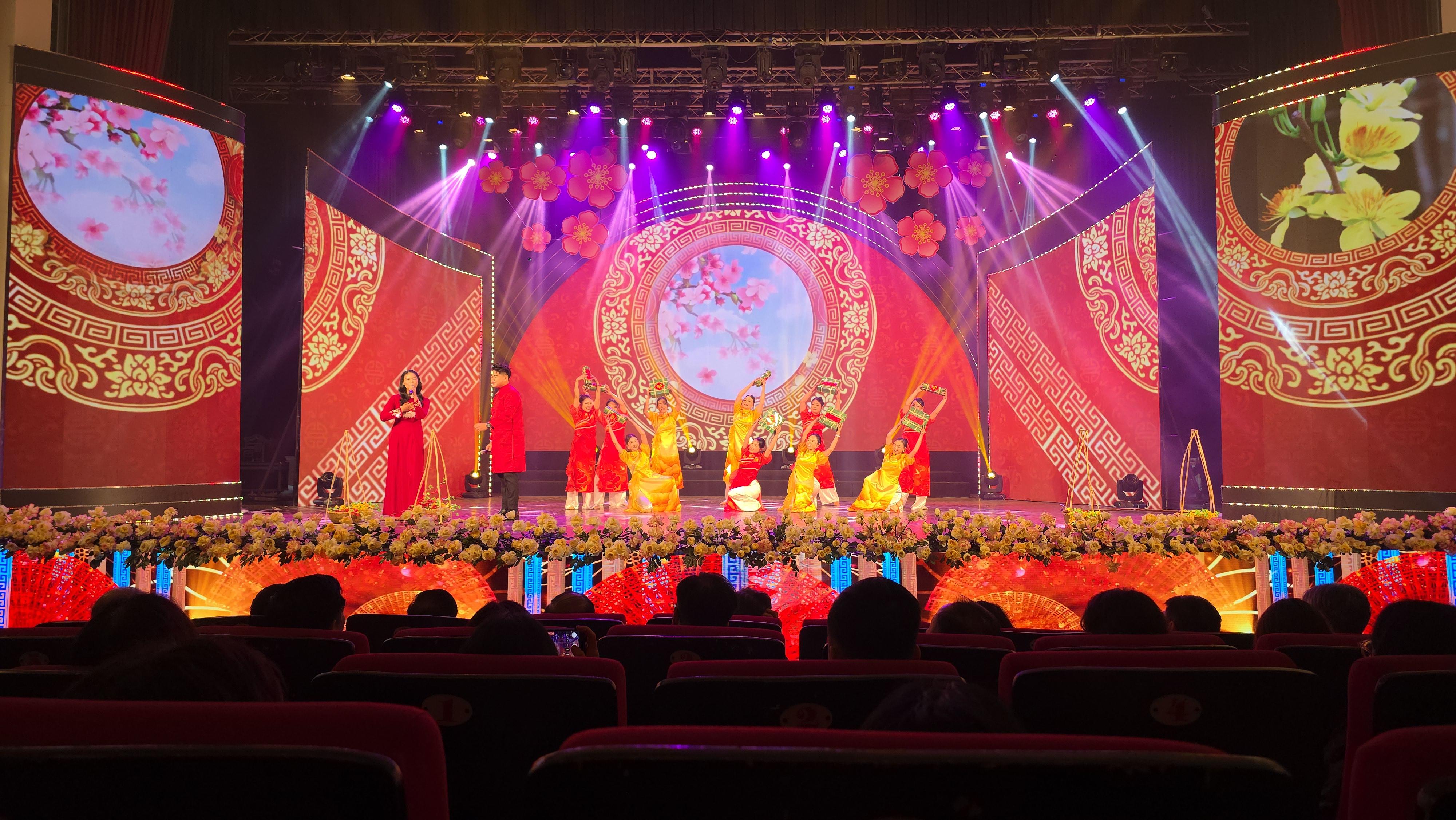 ẢNH CHƯƠNG TRÌNH - Chương trình giao lưu nghệ thuật " Xuân về bản em " năm 2026 -  Truyền hình trực tiếp - Trao quà đợt 3