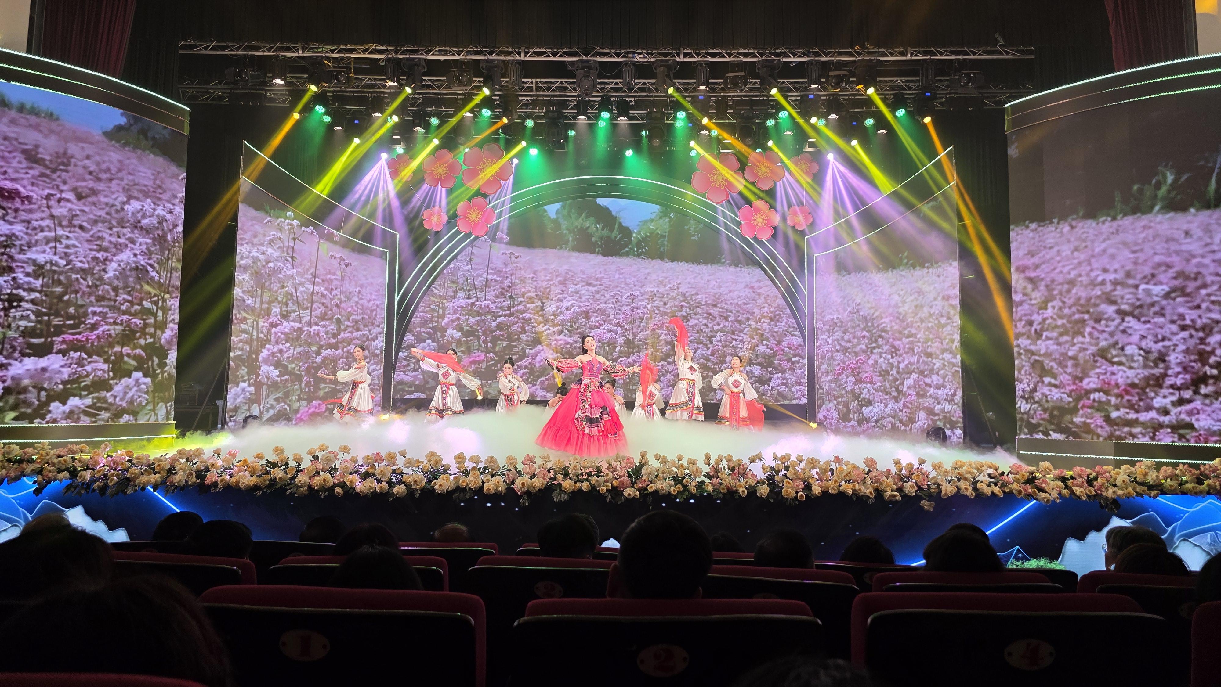 ẢNH CHƯƠNG TRÌNH - Chương trình giao lưu nghệ thuật " Xuân về bản em " năm 2026 -  Truyền hình trực tiếp - Trao quà đợt 3