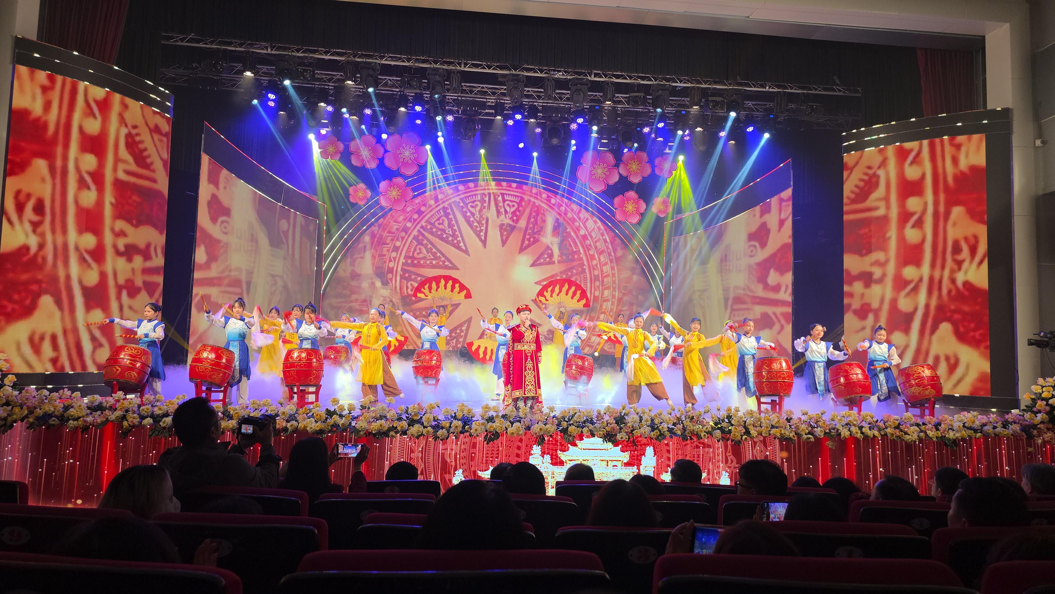 ẢNH CHƯƠNG TRÌNH - Chương trình giao lưu nghệ thuật " Xuân về bản em " năm 2026 -  Truyền hình trực tiếp - Trao quà đợt 3