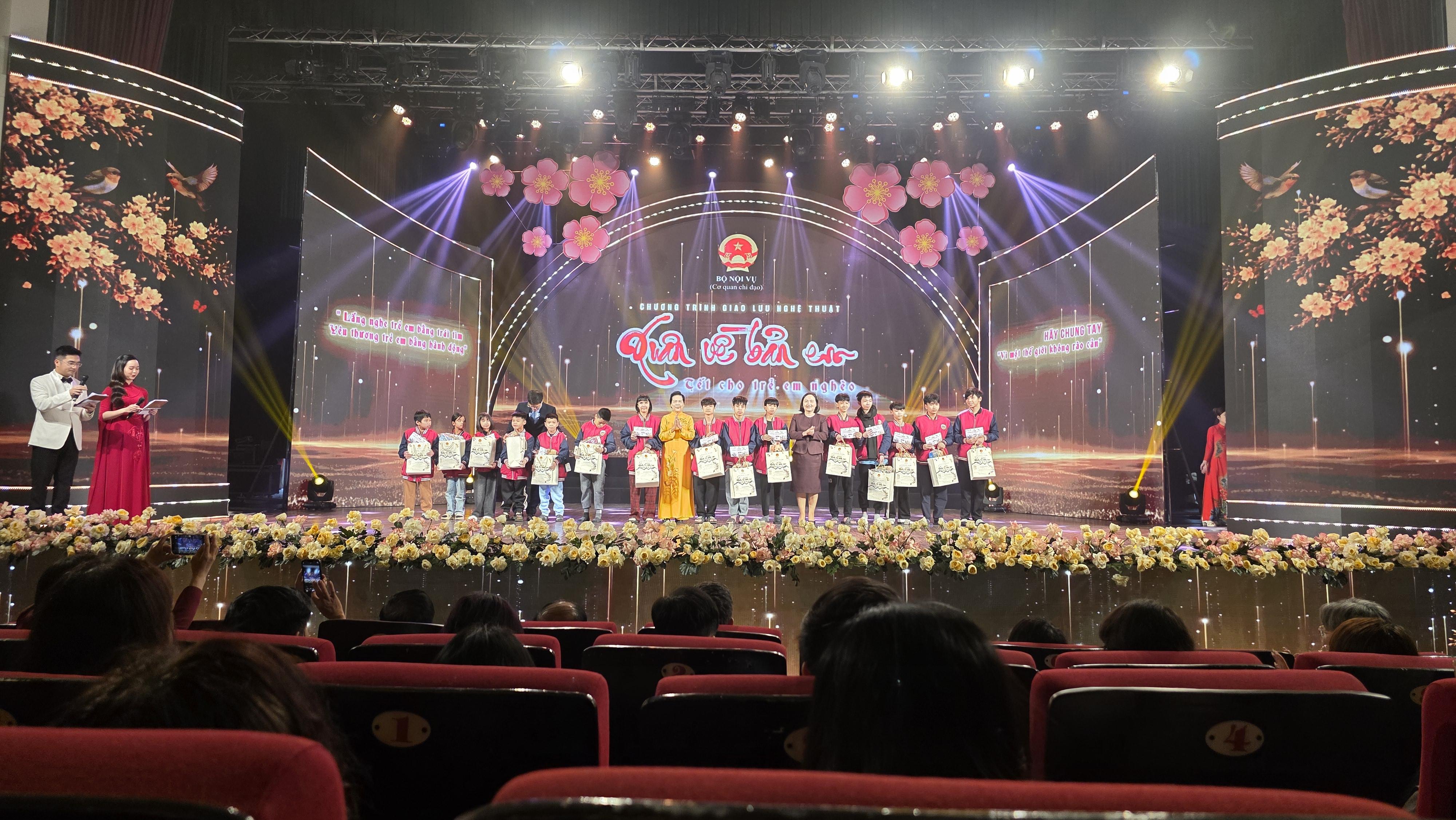 ẢNH CHƯƠNG TRÌNH - Chương trình giao lưu nghệ thuật " Xuân về bản em " năm 2026 -  Truyền hình trực tiếp - Trao quà đợt 3