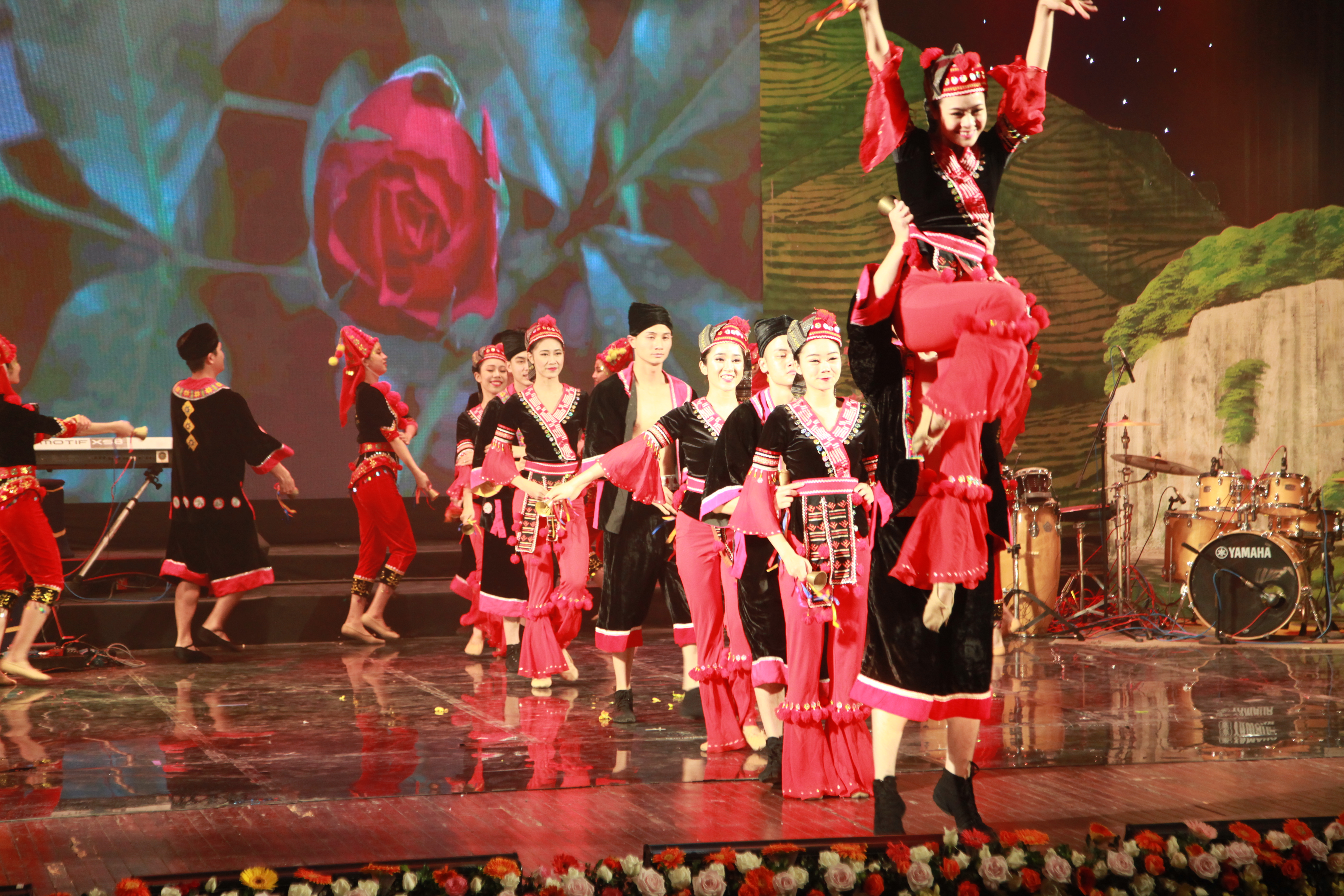 KẾT NỐI NHỮNG VÒNG TAY - NĂM 2013