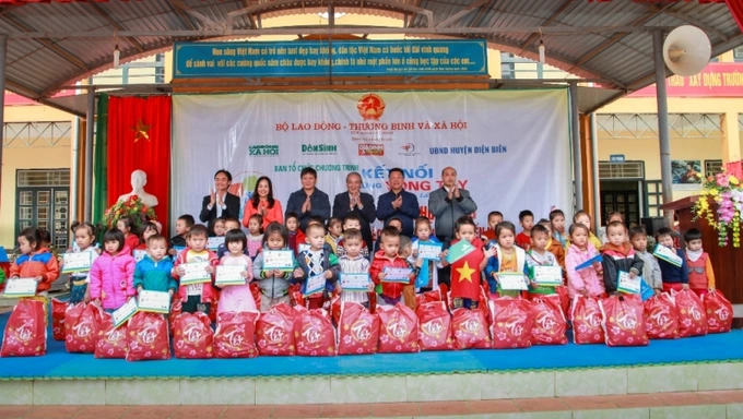 KẾT NỐI NHỮNG VÒNG TAY - NĂM 2014