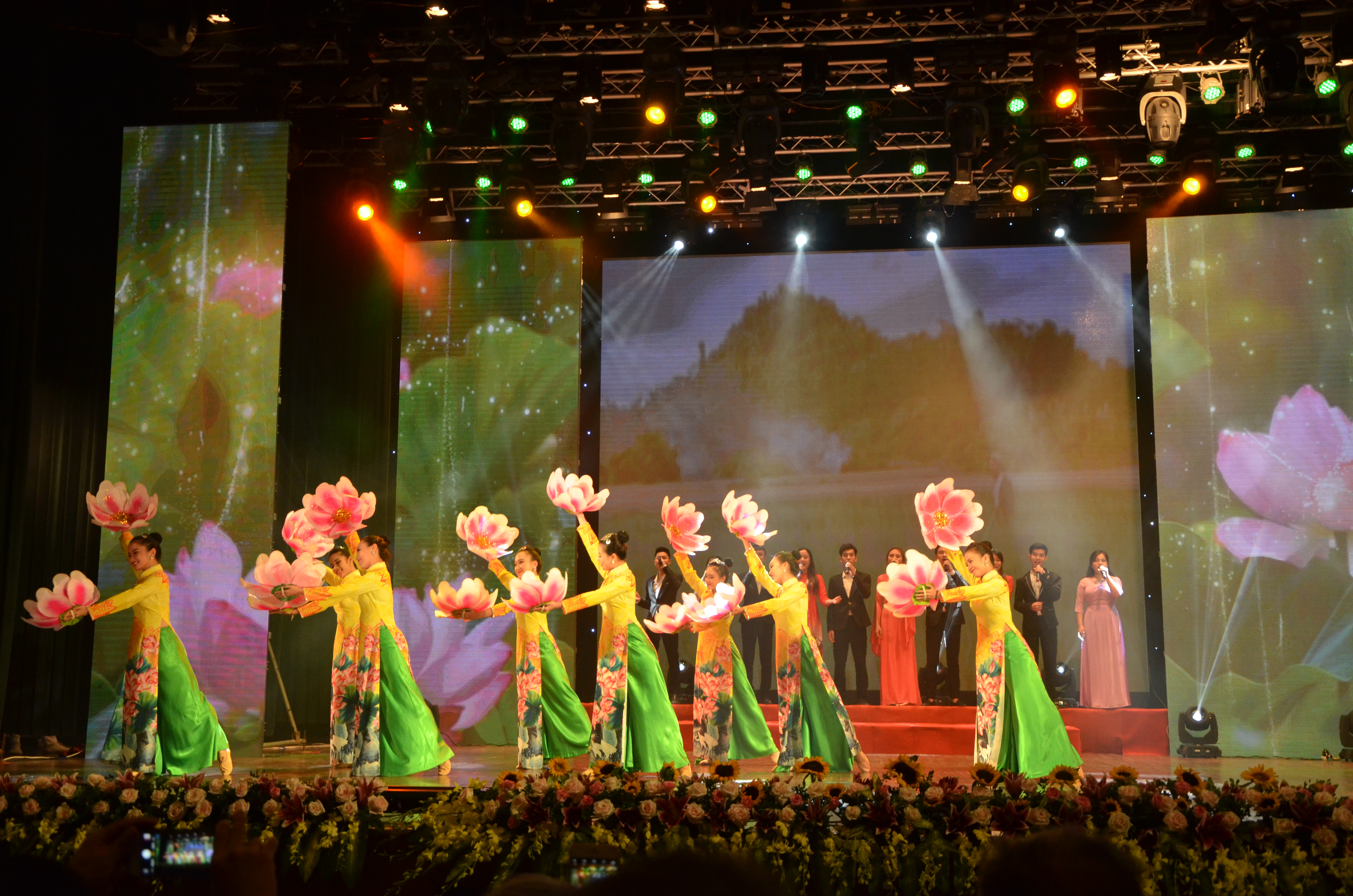 TỔ QUỐC LINH THIÊNG - NĂM 2020